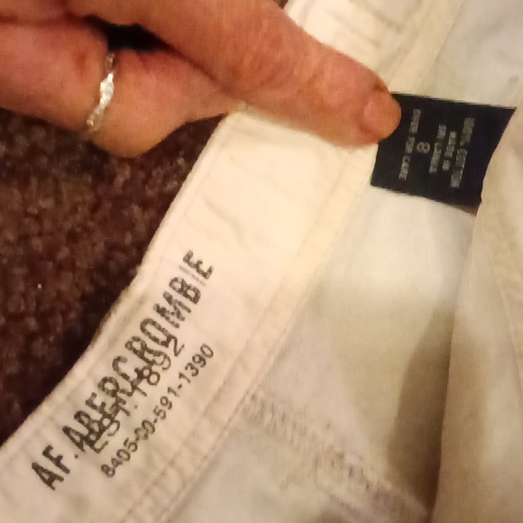 Women's Abercrombie and Fitch cargos. Size 8! Like new! No stains! - Picture 4 of 4